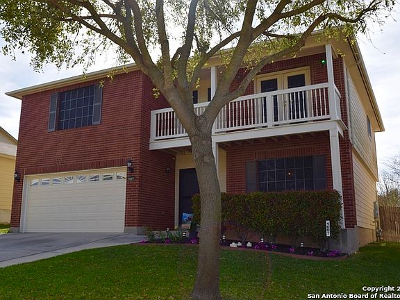 2nd image of 1007 Magnolia Bnd