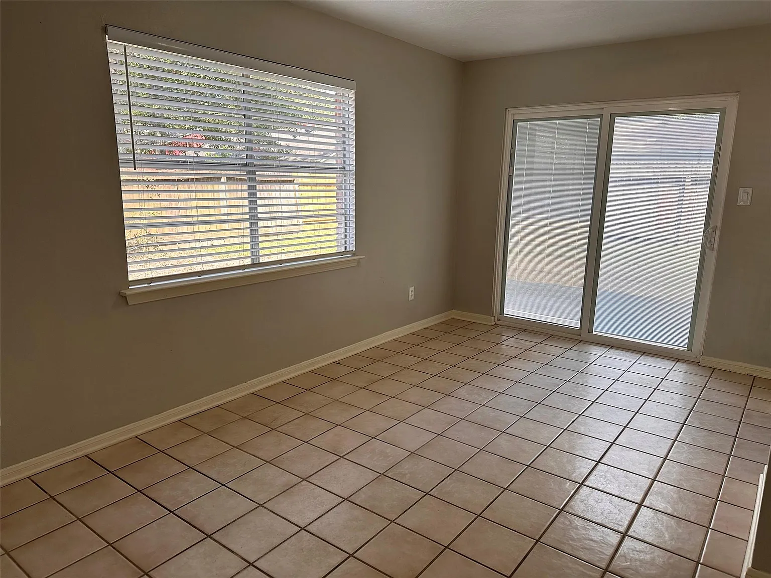 3 bed, 2.5 bath, 1662 sqft, $1,750 — Photo 3