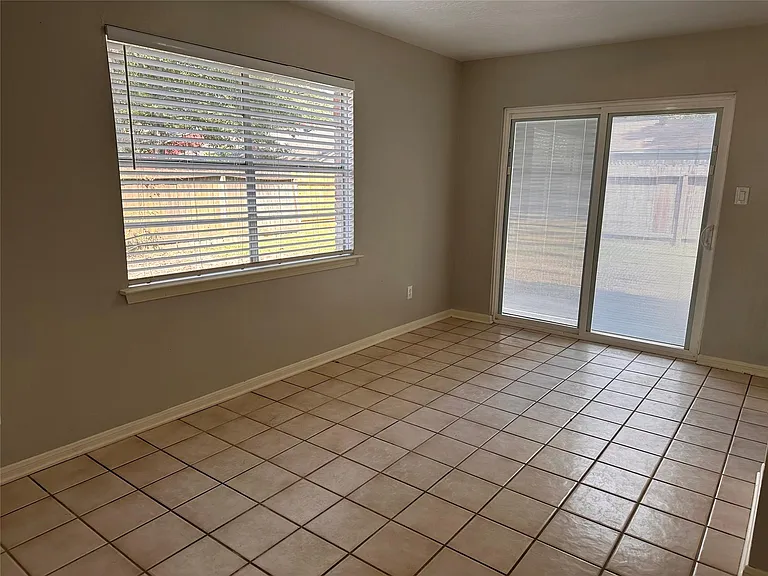 3323 Brookdale Dr — Photo 3