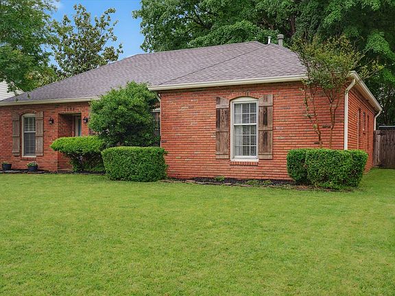 2nd image of 1588 Dorset Dr