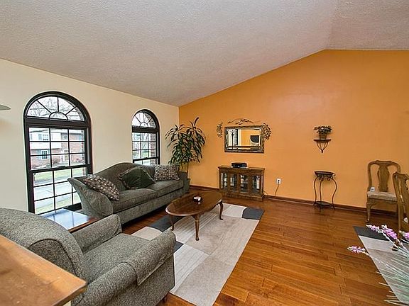 4th image of 147 Dinwiddie Dr