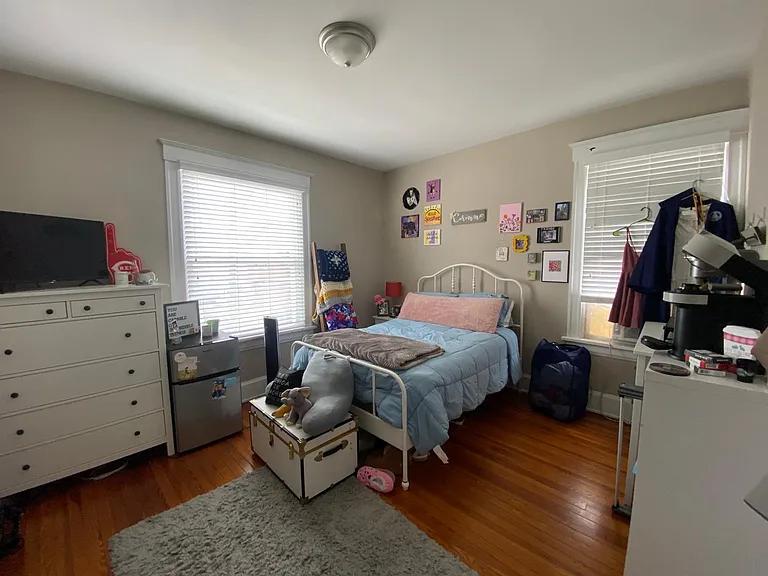 2124 Hudson Ave — Photo 5