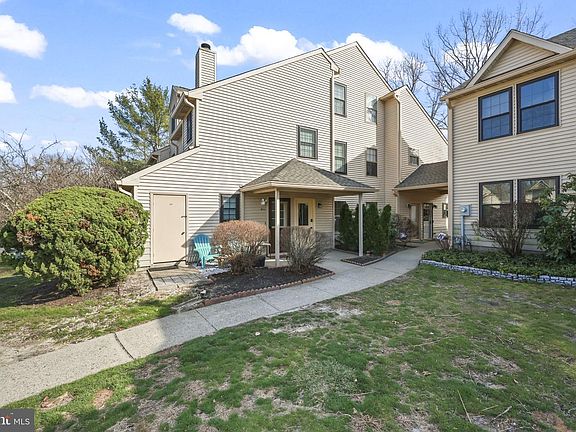 3rd image of 802 Begonia Ct