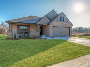 5105 S Walnut Creek Dr, Sand Springs, OK 74063