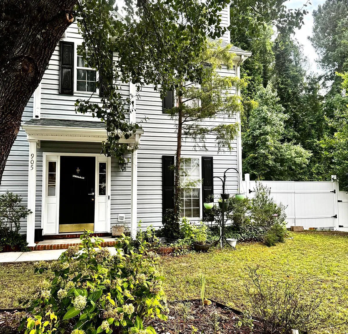 4 bed, 2.5 bath, $2,800 — Photo 1