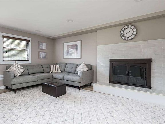 5th image of 2370 Langen Dr