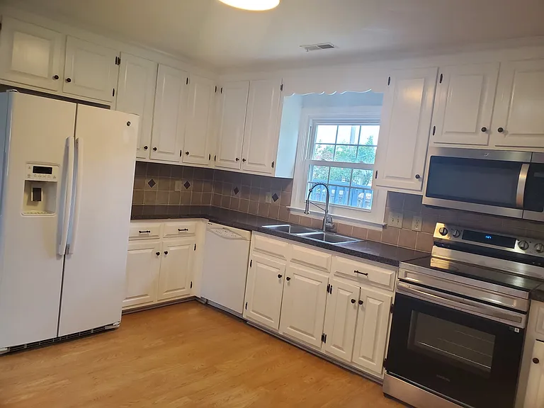 10 Poulas Ct — Photo 2
