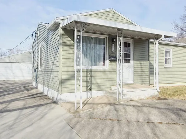 1169 E Ridgeway Ave, Waterloo, IA 50702