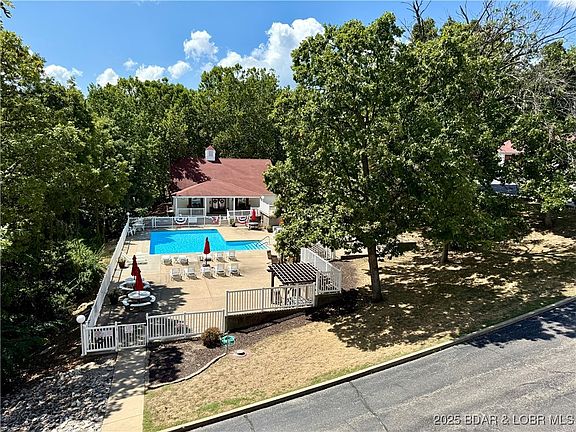 3rd image of 194 Charleston Dr #3B