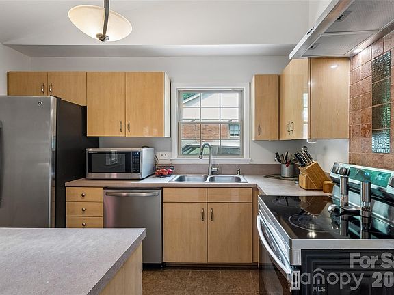 3rd image of 4737 Autumn Leaf Ln