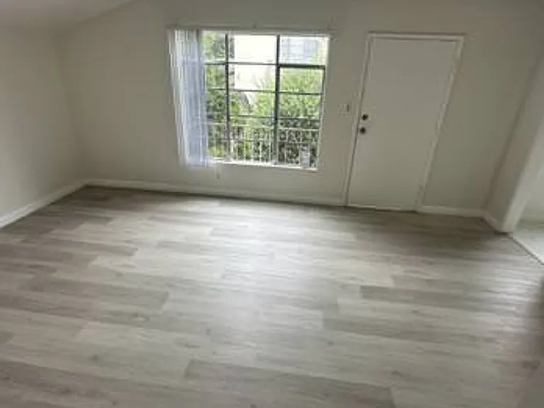 f7124 — Photo 15