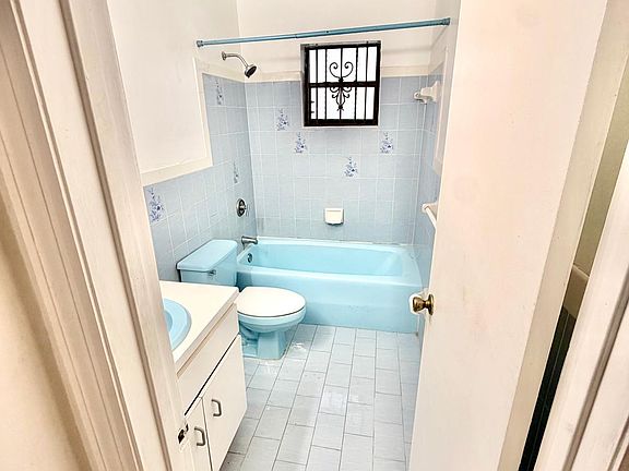 3rd image of 1461 NW 38th St