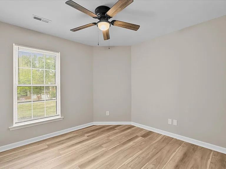3011 Colony Dr — Photo 32