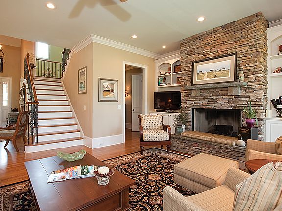 3rd image of 1512 Landalee Dr