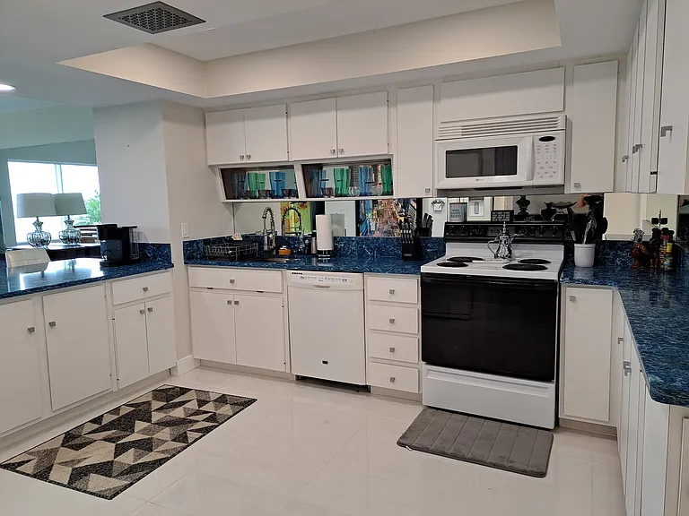 1 Colony Point Dr — Photo 33