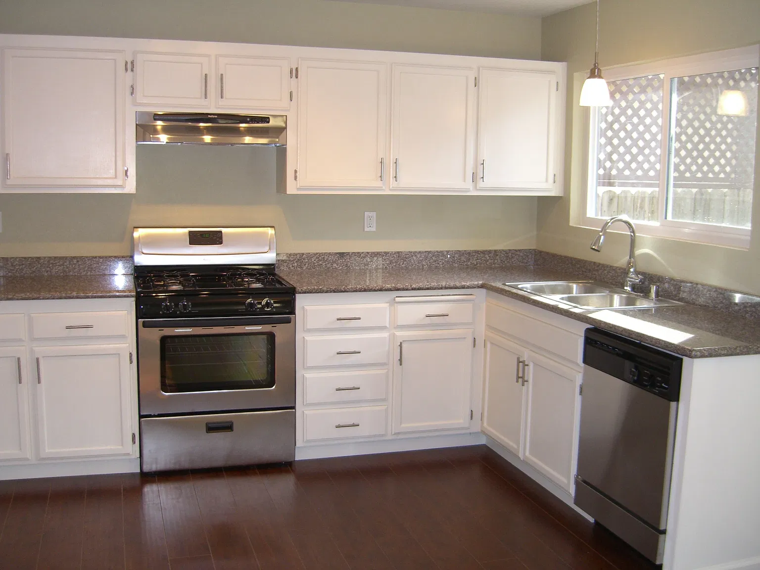 4 bed, 2.5 bath, 1346 sqft, $3,500 — Photo 3