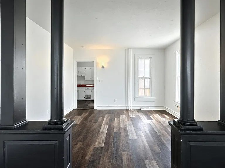 301 N Queen St — Photo 5
