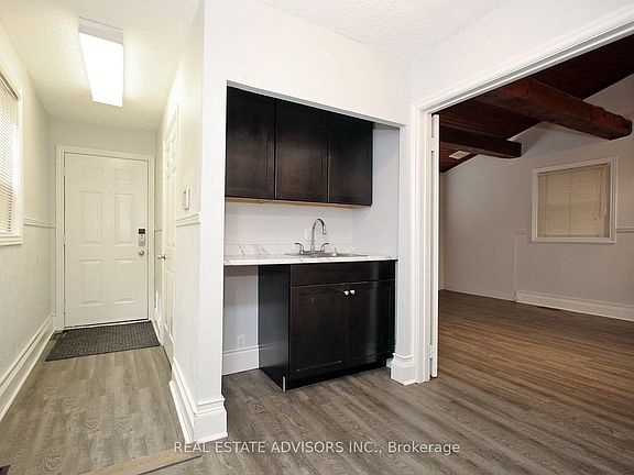 4th image of 7924 Kipling Ave