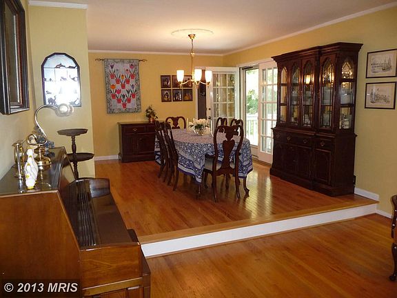 3rd image of 2221 Abbotsford Dr