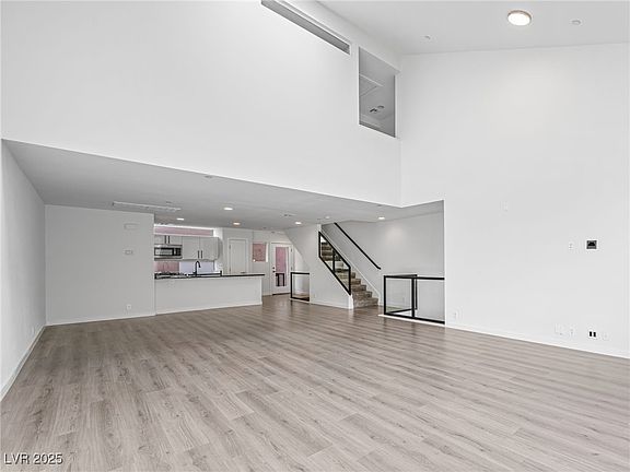 2nd image of 250 Tower St