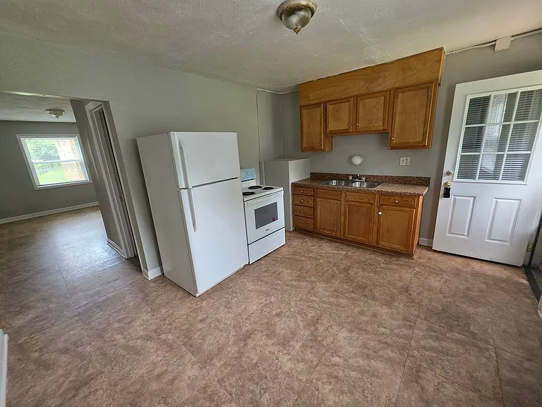 603 W 23rd St #A — Photo 3