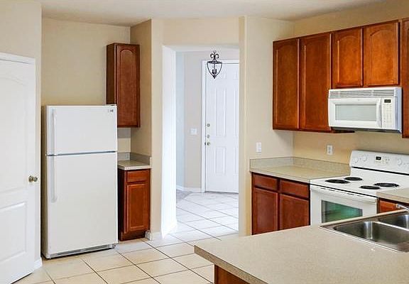 4th image of 3010 Camino Real Dr S