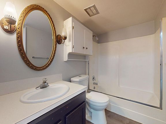 4th image of 315 Wood St #4