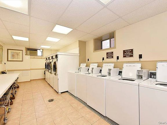 2nd image of 75 S Middle Neck Rd APT 4A