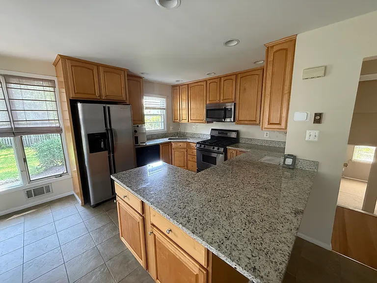 13510 Ellendale Dr — Photo 11