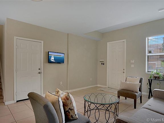 5th image of 4179 NE 9th St #4179