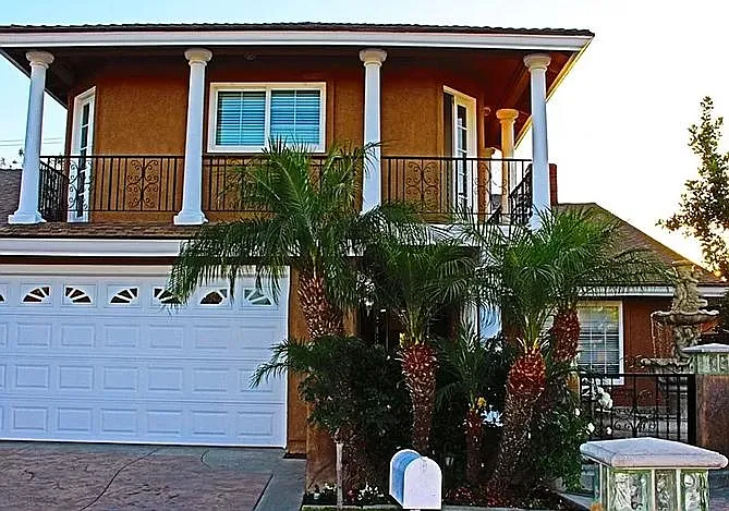 5 bed, 2376 sqft, $4,350 — Photo 1