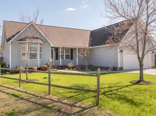 142 Round Tree Dr, Rossville, GA 30741