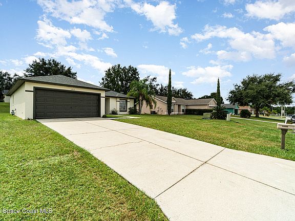 3rd image of 11833 Foxglove Dr