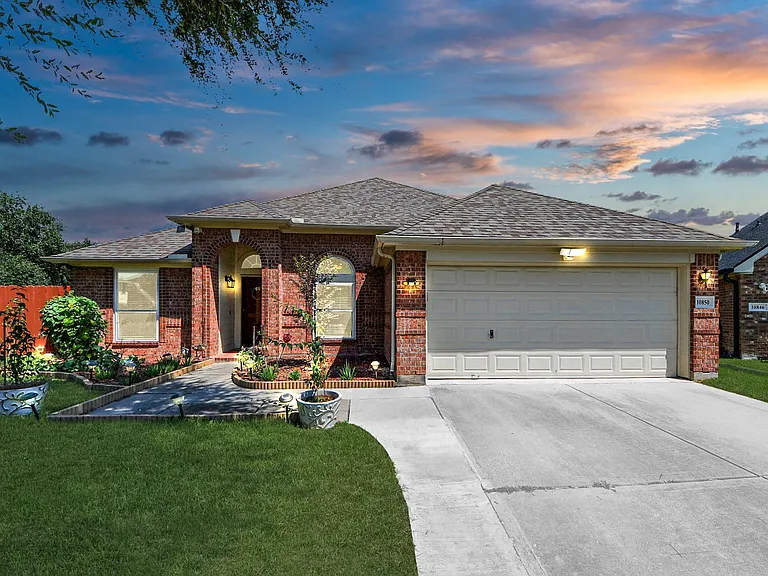 10850 White Oak Point Ct — Photo 1