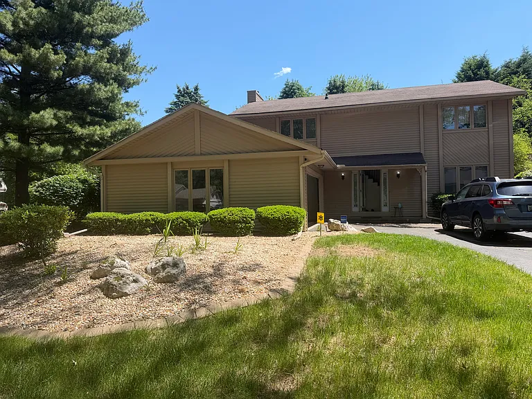 2405 Whitechapel Dr — Photo 1