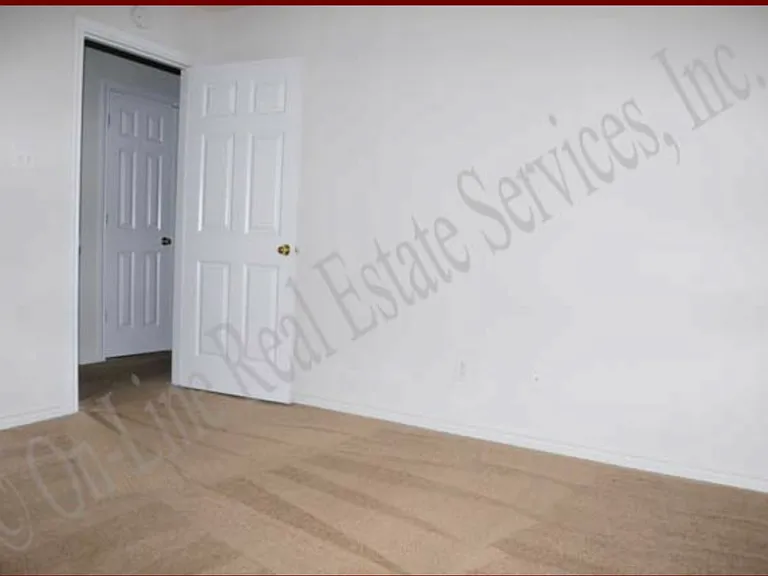 2329 Pronghorn Ln #B — Photo 6