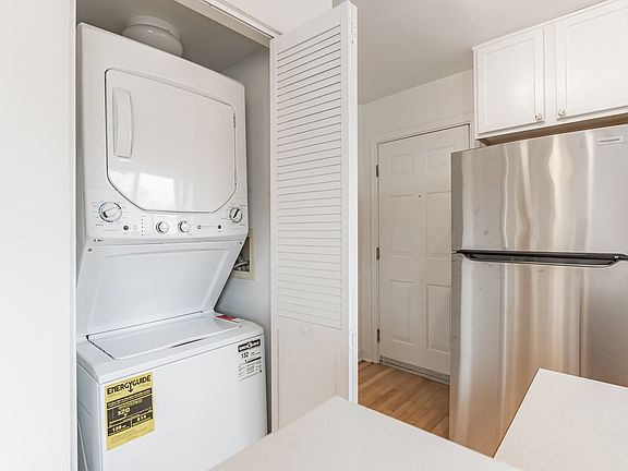 3rd image of 2914 W Berwyn Ave #2