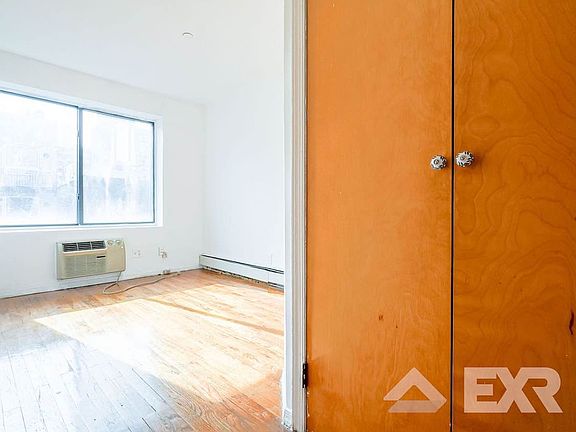 4th image of 530 W 47th St APT 2B