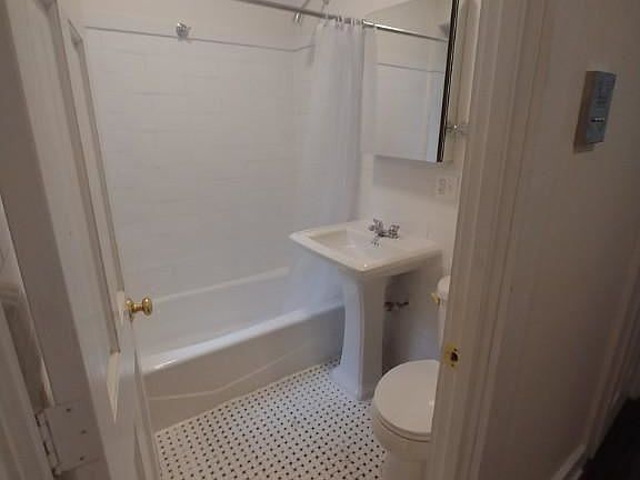 3rd image of 851 W Agatite Ave APT 2W