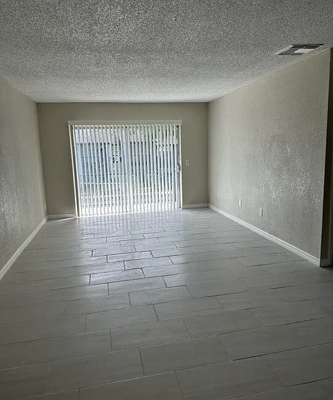 Pacifico Apartments — Photo 14