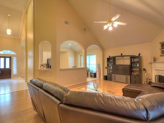 5th image of 3231 Southdown Dr