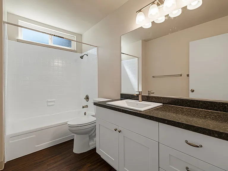 Train Station Apartments — Photo 35