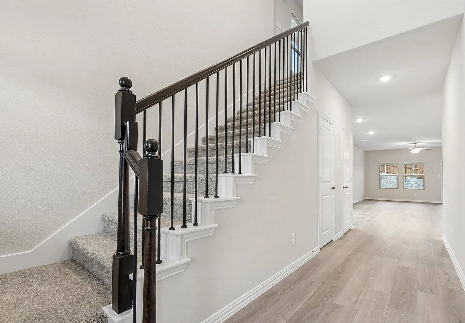 4 bed, 2.5 bath, 2348 sqft, $2,495 — Photo 3