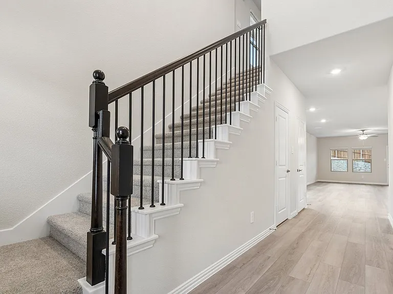 702 Dotty Dr — Photo 3