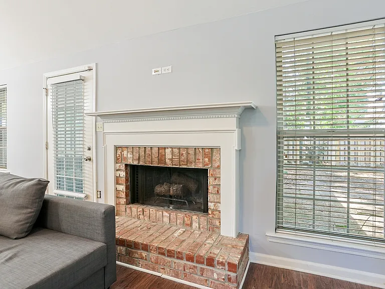 224 Park View Ct — Photo 5