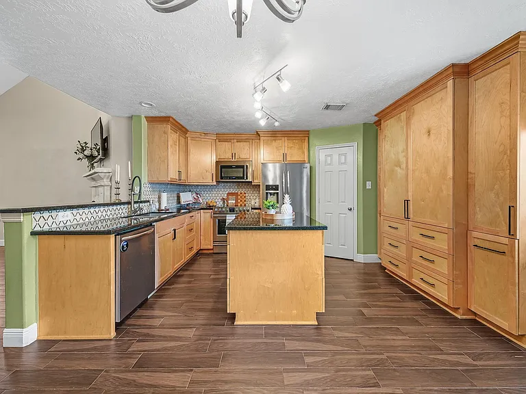 18436 Sunrise Pines Dr — Photo 10