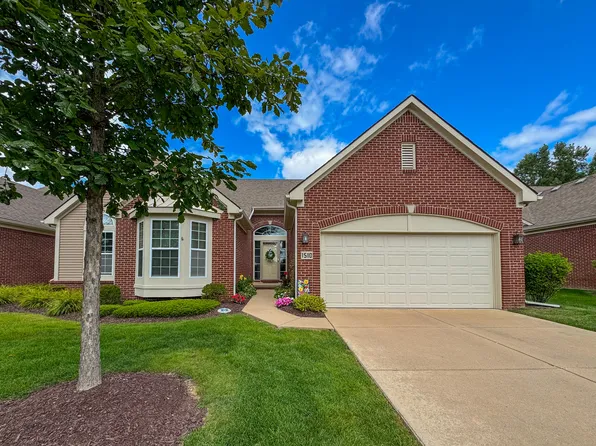 1510 Andover Cir, Walled Lake, MI 48390