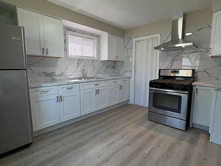 26437 Lehigh St — Photo 5