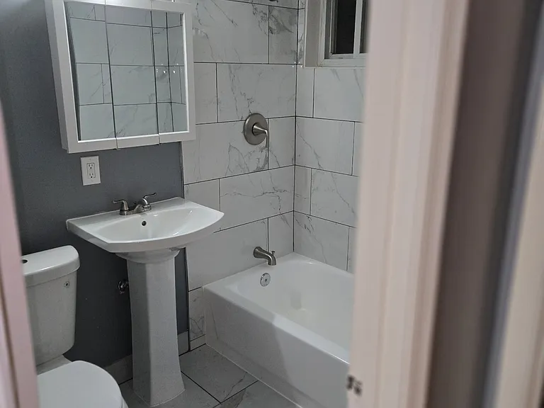 10 Halley Pl SE — Photo 2