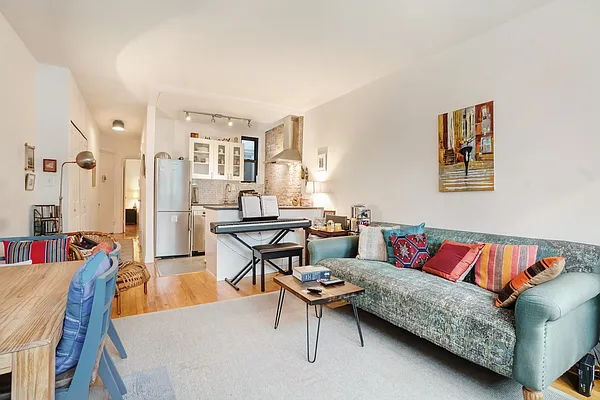 Rented by Bond New York | media 2